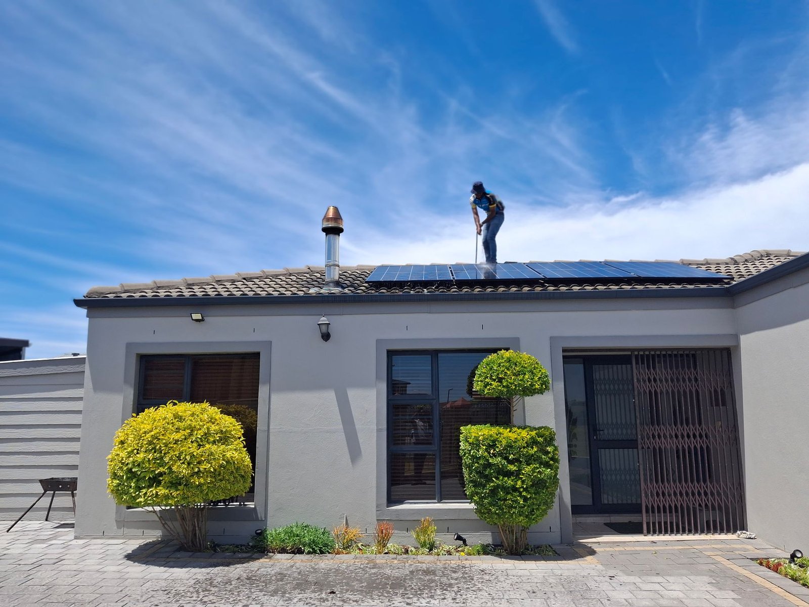Instalación de placas solares en cubierta · Pontevedra